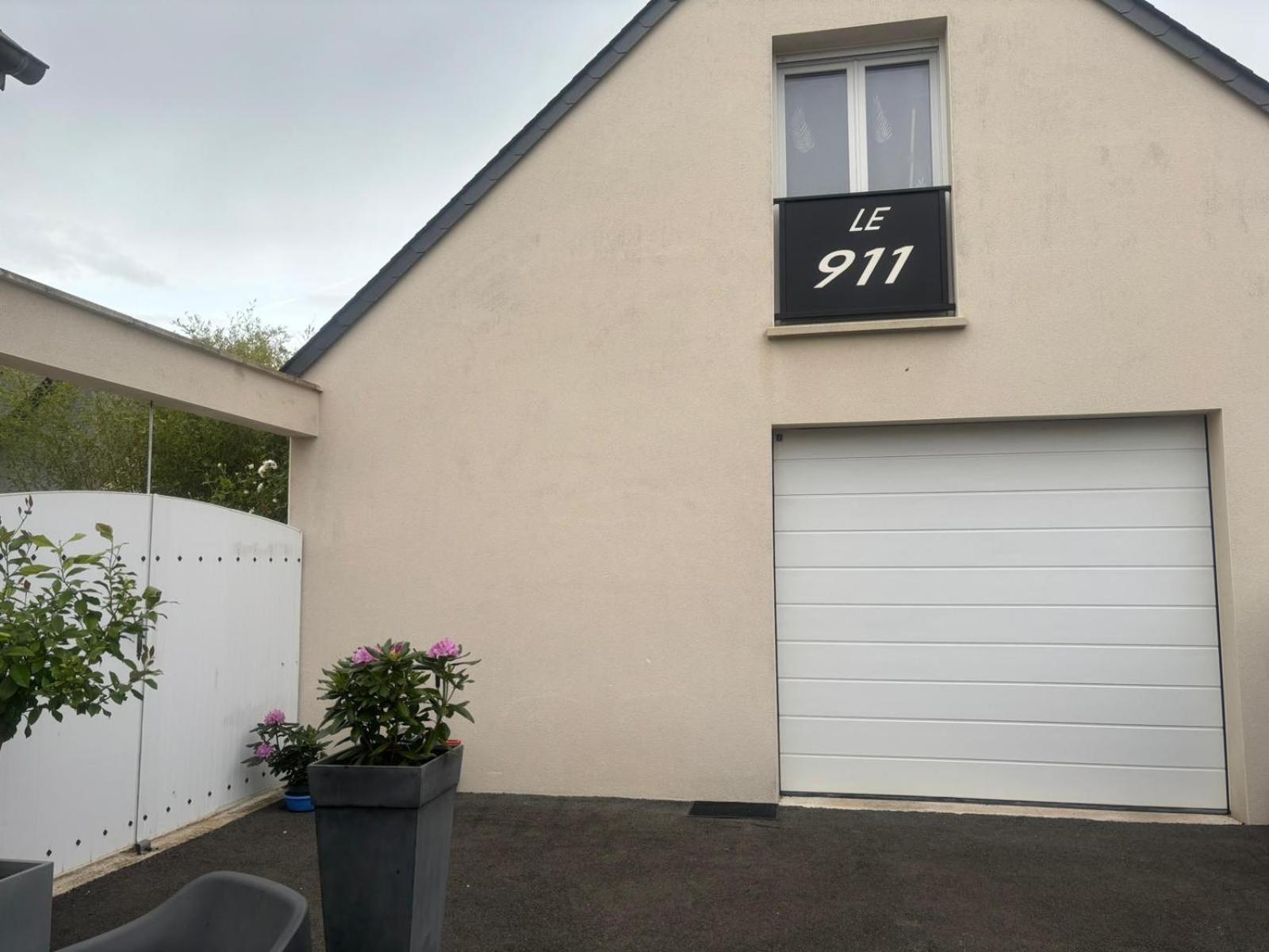 Le 911 Hotel Nazelles-Negron Kültér fotó