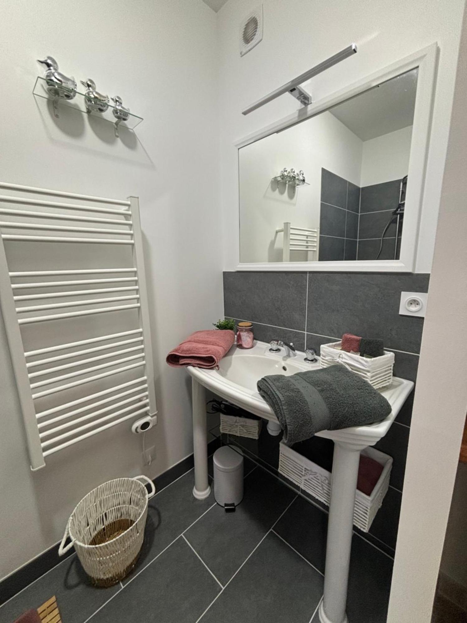 Le 911 Hotel Nazelles-Negron Kültér fotó
